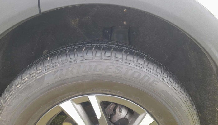 2022 Mahindra XUV700 AX 5 D MT 5 STR, Diesel, Manual, 67,287 km, Left Rear Tyre Tread