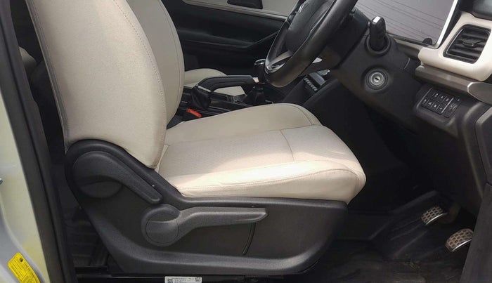 2022 Mahindra XUV700 AX 5 D MT 5 STR, Diesel, Manual, 67,287 km, Driver Side Adjustment Panel