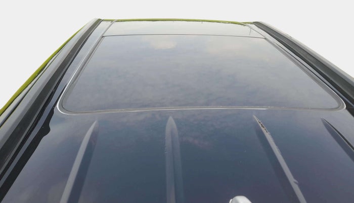 2022 Mahindra XUV700 AX 5 D MT 5 STR, Diesel, Manual, 67,287 km, Moonroof/ Sunroof