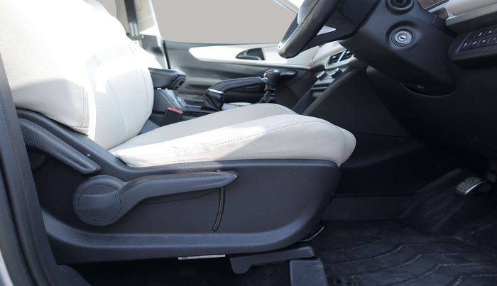 2022 Mahindra XUV700 AX 5 D MT 5 STR, Diesel, Manual, 67,287 km, Driver Side Adjustment Panel