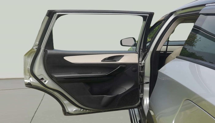 2022 Mahindra XUV700 AX 5 D MT 5 STR, Diesel, Manual, 67,287 km, LHS Rear Door