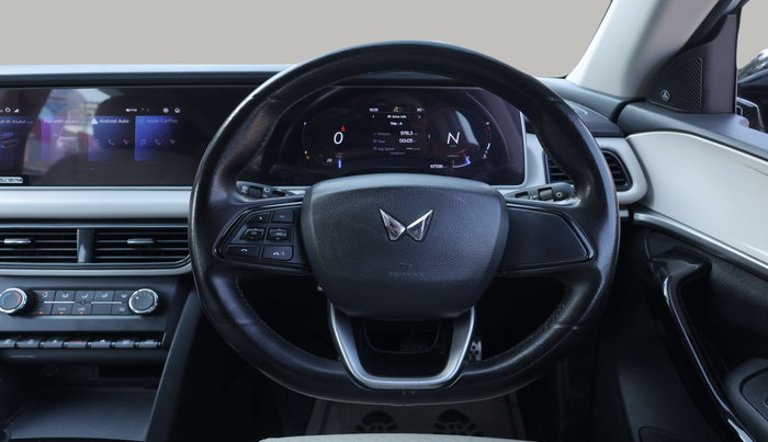 2022 Mahindra XUV700 AX 5 D MT 5 STR, Diesel, Manual, 67,287 km, Steering Wheel Close Up