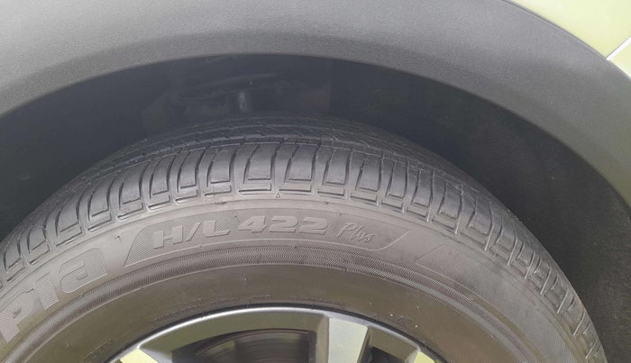 2022 Mahindra XUV700 AX 5 D MT 5 STR, Diesel, Manual, 67,287 km, Right Front Tyre Tread