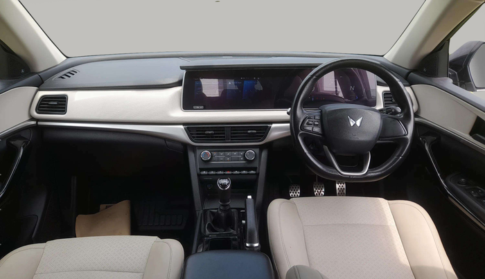 2022 Mahindra XUV700 AX 5 D MT 5 STR, Diesel, Manual, 67,287 km, Dashboard