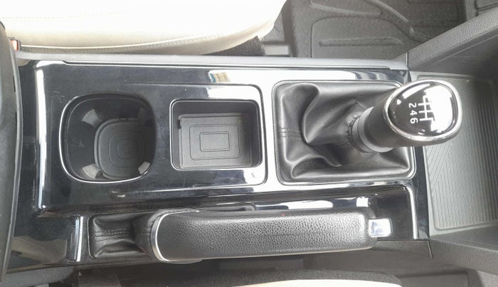 2022 Mahindra XUV700 AX 5 D MT 5 STR, Diesel, Manual, 67,287 km, Gear Lever
