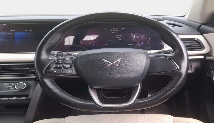 2022 Mahindra XUV700 AX 5 D MT 5 STR, Diesel, Manual, 67,287 km, Steering Wheel Close Up