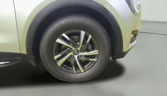 2022 Mahindra XUV700 AX 5 D MT 5 STR, Diesel, Manual, 67,287 km, Right Front Wheel