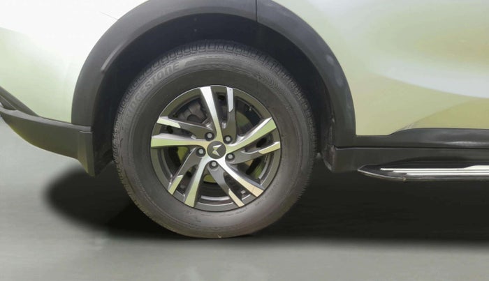 2022 Mahindra XUV700 AX 5 D MT 5 STR, Diesel, Manual, 67,287 km, Right Rear Wheel