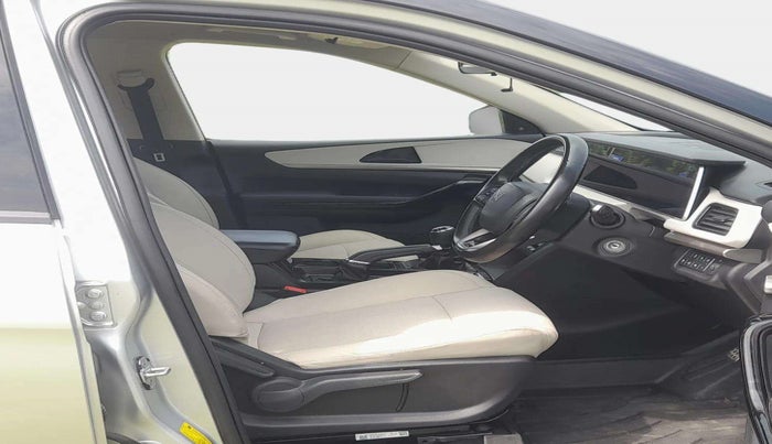 2022 Mahindra XUV700 AX 5 D MT 5 STR, Diesel, Manual, 67,287 km, Right Side Front Door Cabin