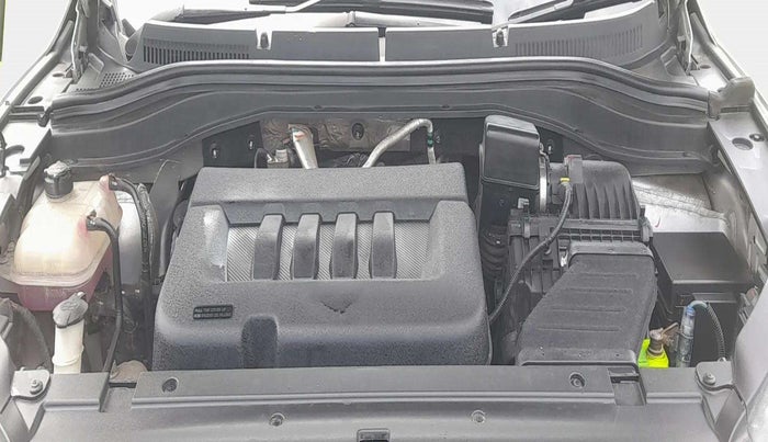 2022 Mahindra XUV700 AX 5 D MT 5 STR, Diesel, Manual, 67,287 km, Engine View