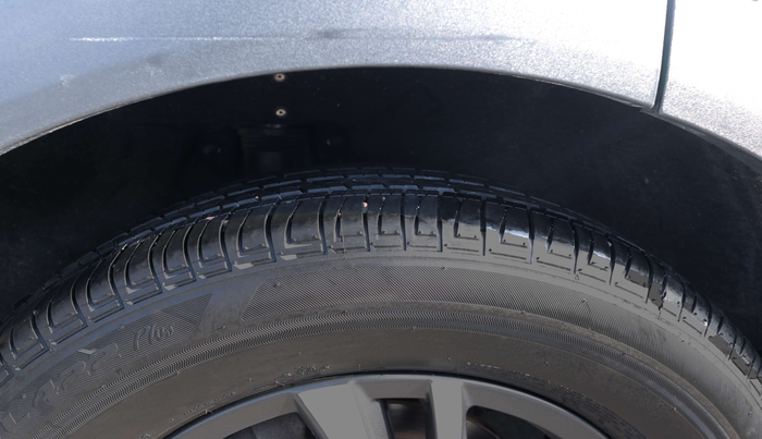 2022 Mahindra XUV700 AX 5 D MT 5 STR, Diesel, Manual, 67,287 km, Right Front Tyre Tread