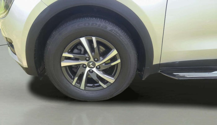 2022 Mahindra XUV700 AX 5 D MT 5 STR, Diesel, Manual, 67,287 km, Left Front Wheel