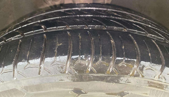2015 Volkswagen Polo GT TSI AT, Petrol, Automatic, 1,11,860 km, Right Front Tyre Tread