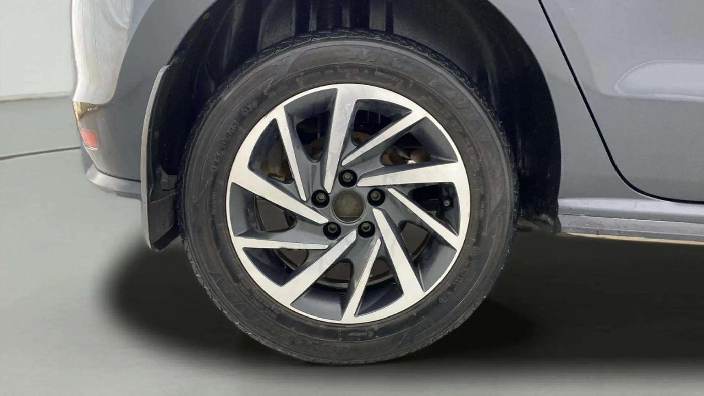 2021 Volkswagen Polo COMFORTLINE 1.0L TSI AT, Petrol, Automatic, 22,714 km, Right Rear Wheel