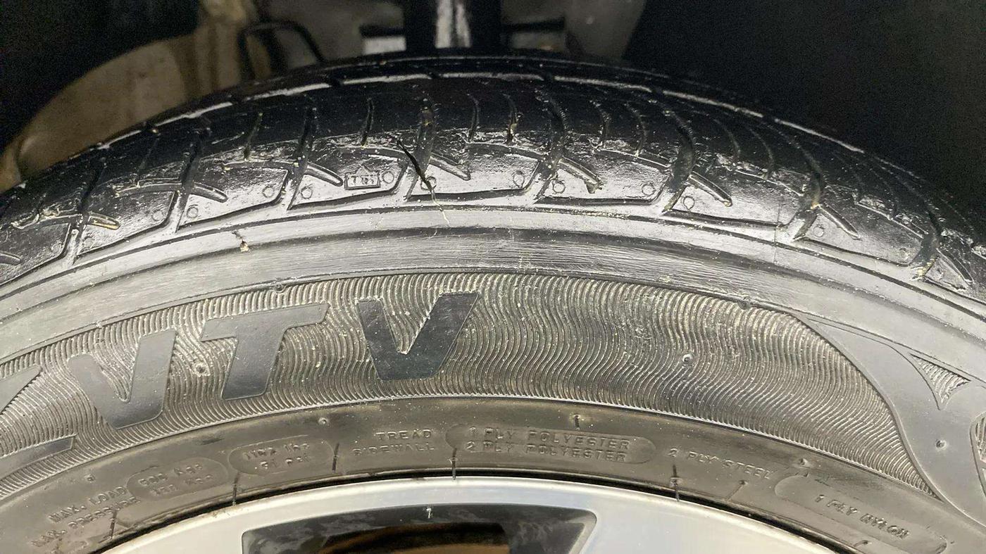 2021 Volkswagen Polo COMFORTLINE 1.0L TSI AT, Petrol, Automatic, 22,714 km, Right Front Tyre Tread