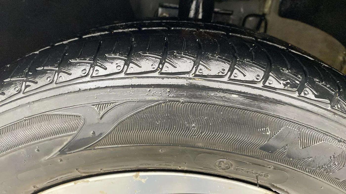 2021 Volkswagen Polo COMFORTLINE 1.0L TSI AT, Petrol, Automatic, 22,714 km, Left Front Tyre Tread
