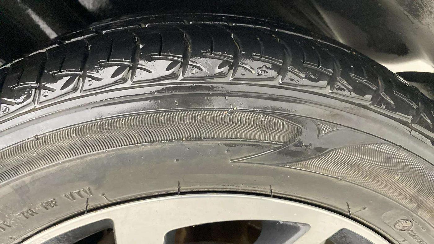 2021 Volkswagen Polo COMFORTLINE 1.0L TSI AT, Petrol, Automatic, 22,714 km, Left Rear Tyre Tread