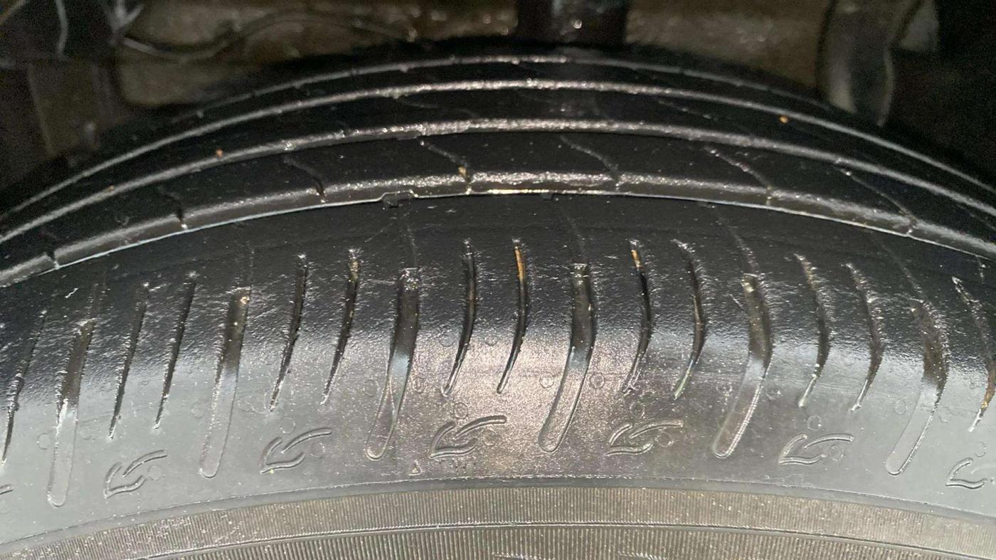 2023 Maruti BREZZA ZXI AT SMART HYBRID, Petrol, Automatic, 32,877 km, Left Front Tyre Tread