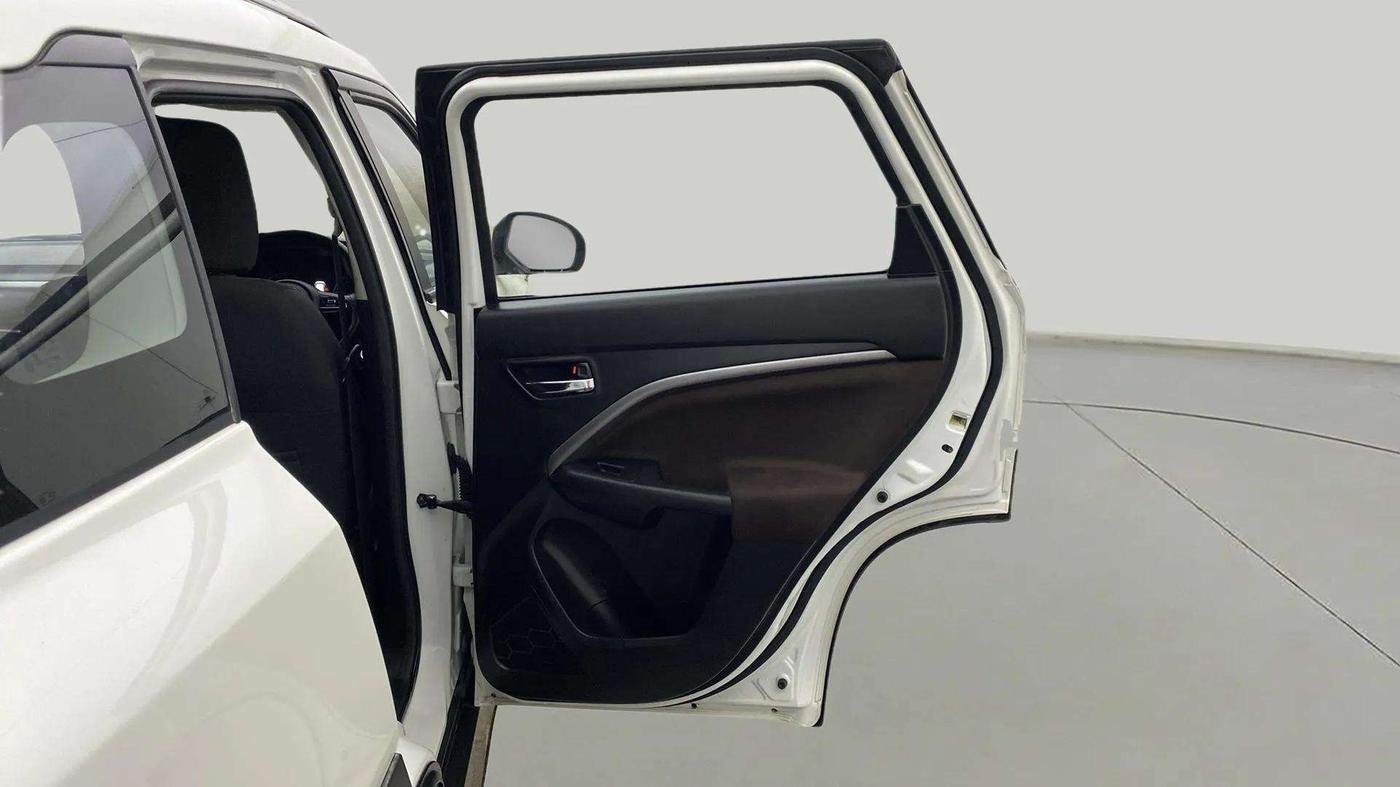 2023 Maruti BREZZA ZXI AT SMART HYBRID, Petrol, Automatic, 32,877 km, RHS Rear Door