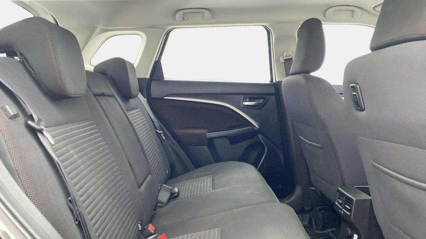 2023 Maruti BREZZA ZXI AT SMART HYBRID, Petrol, Automatic, 32,877 km, Right Side Rear Door Cabin