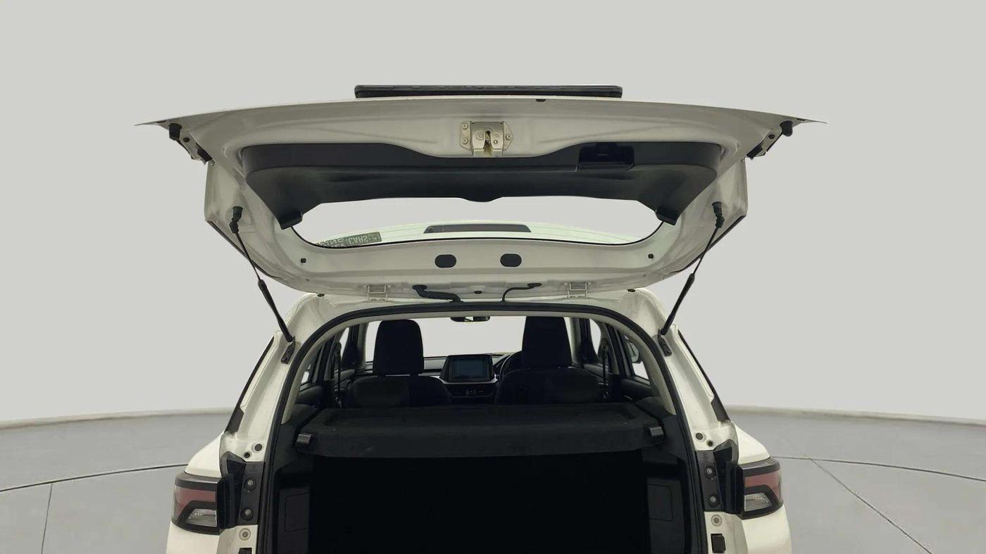 2023 Maruti BREZZA ZXI AT SMART HYBRID, Petrol, Automatic, 32,877 km, Boot Door Open