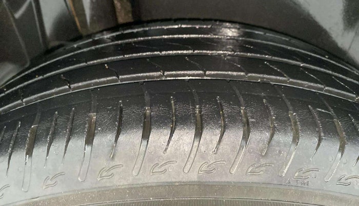 2023 Maruti BREZZA ZXI AT SMART HYBRID, Petrol, Automatic, 32,757 km, Right Rear Tyre Tread