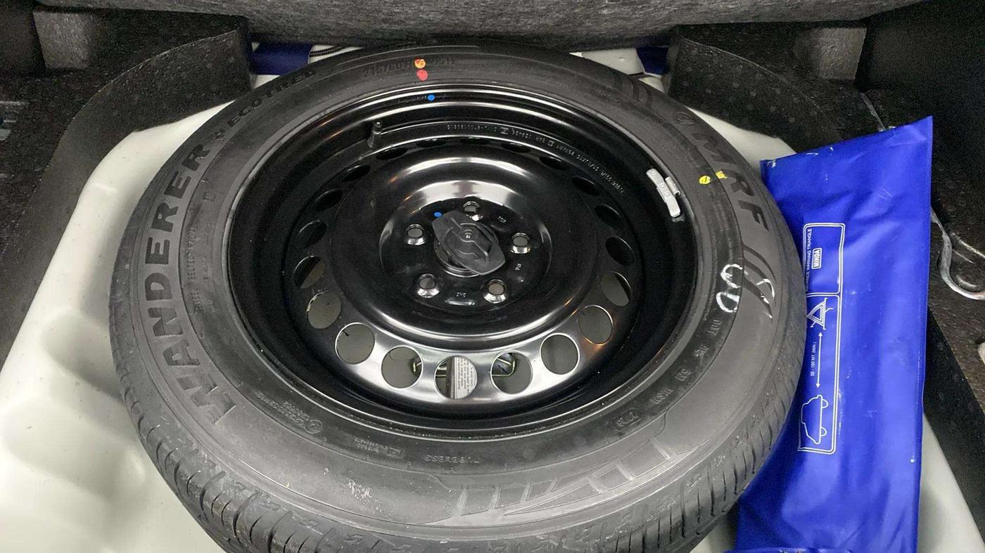2023 Maruti BREZZA ZXI AT SMART HYBRID, Petrol, Automatic, 32,877 km, Spare Tyre
