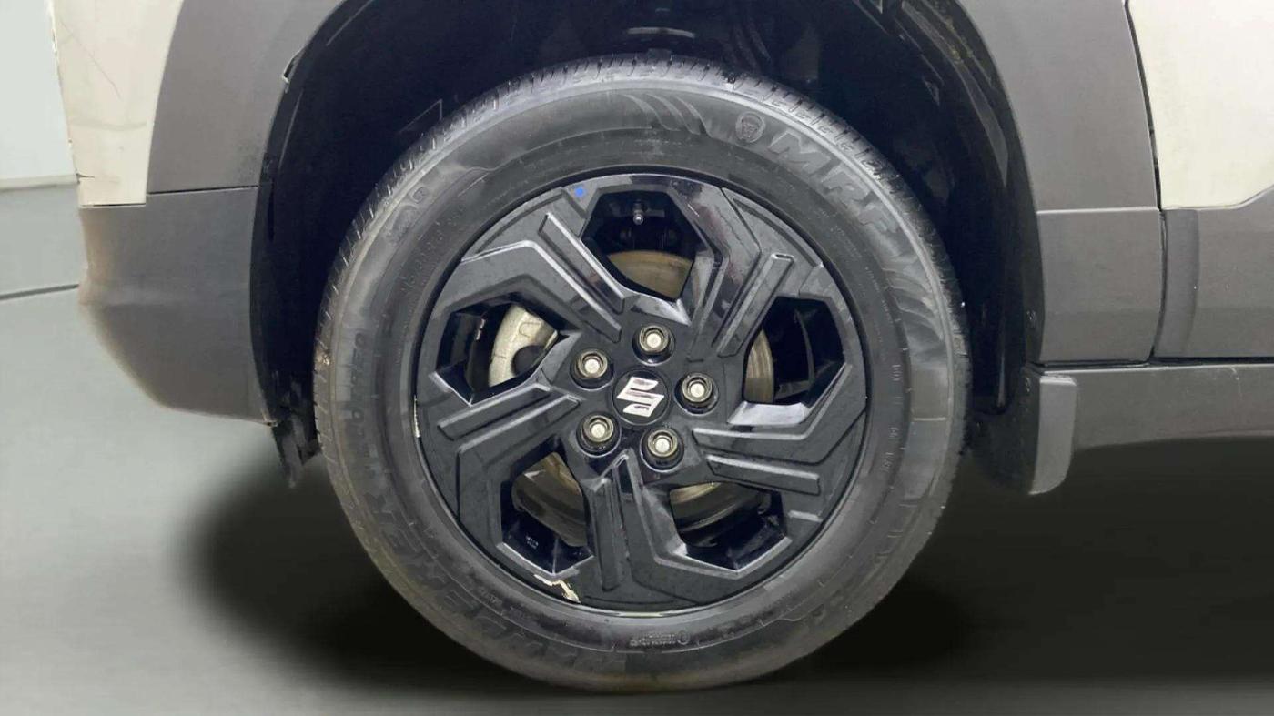 2023 Maruti BREZZA ZXI AT SMART HYBRID, Petrol, Automatic, 32,877 km, Left Front Wheel