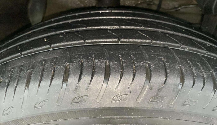 2023 Maruti BREZZA ZXI AT SMART HYBRID, Petrol, Automatic, 32,757 km, Right Front Tyre Tread