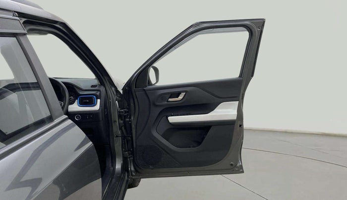 2024 Tata PUNCH CREATIVE AMT 1.2 RTN DUAL TONE, Petrol, Automatic, 7,105 km, RHS Front Door