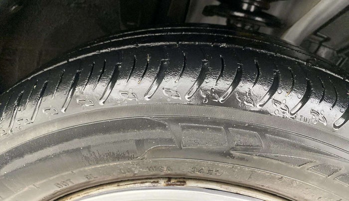 2021 Nissan MAGNITE XE, Petrol, Manual, 30,383 km, Right Front Tyre Tread