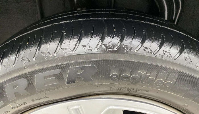2021 Nissan MAGNITE XE, Petrol, Manual, 30,383 km, Right Rear Tyre Tread