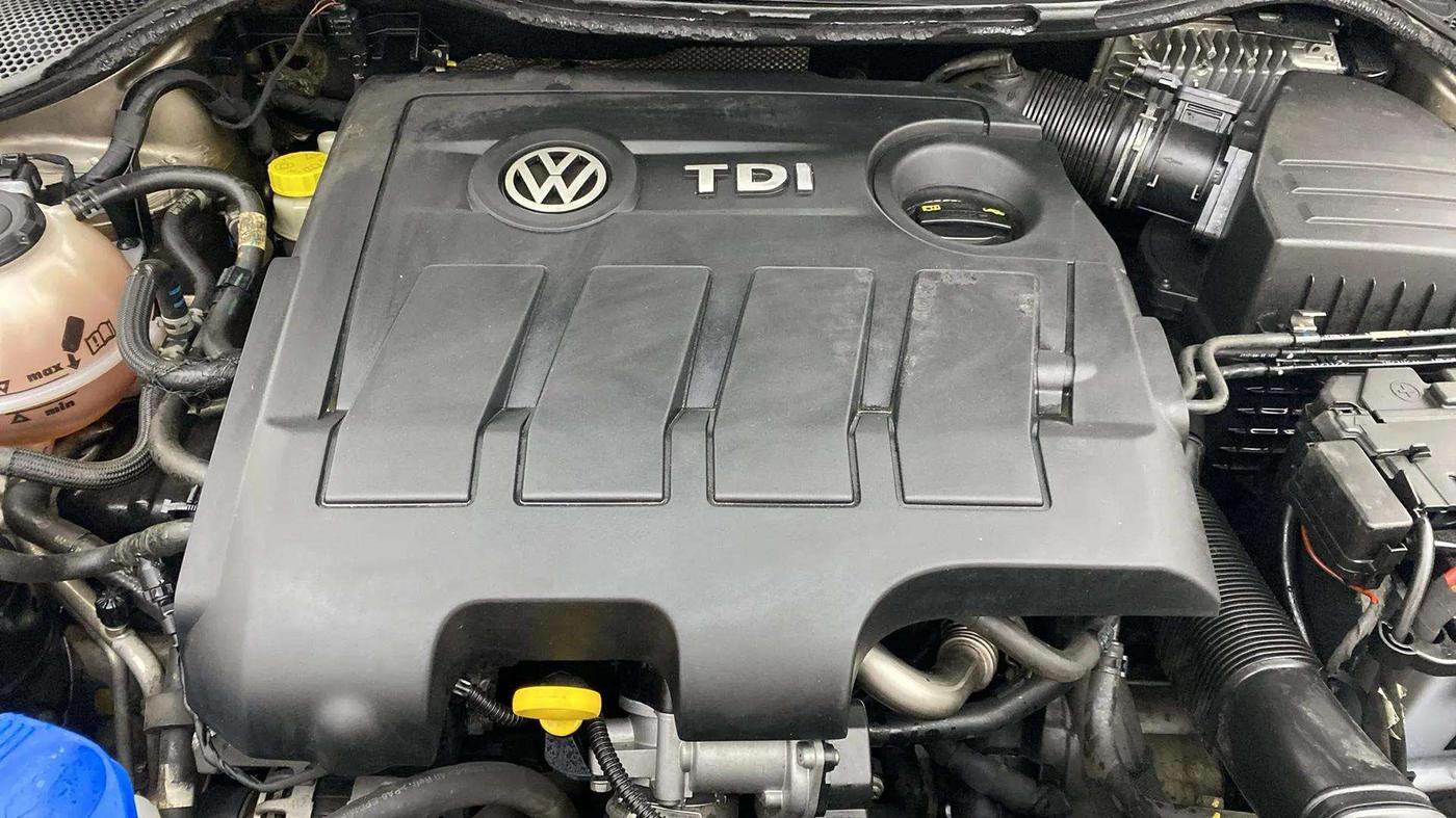 2017 Volkswagen Vento HIGHLINE 1.5 AT, Diesel, Automatic, 74,491 km, Engine View