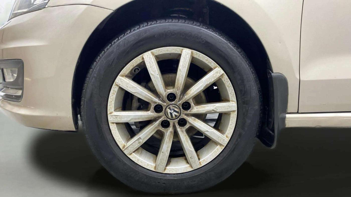 2017 Volkswagen Vento HIGHLINE 1.5 AT, Diesel, Automatic, 74,491 km, Left Front Wheel