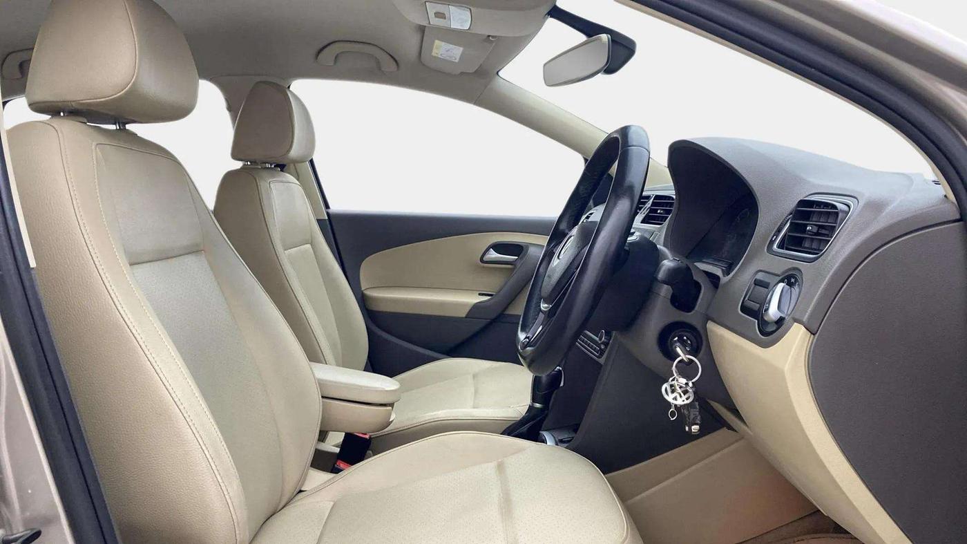 2017 Volkswagen Vento HIGHLINE 1.5 AT, Diesel, Automatic, 74,491 km, Right Side Front Door Cabin