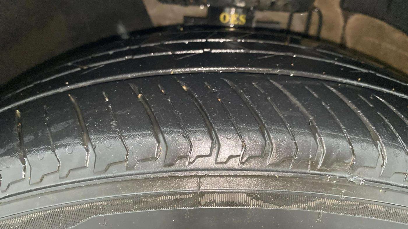 2017 Volkswagen Vento HIGHLINE 1.5 AT, Diesel, Automatic, 74,491 km, Left Front Tyre Tread