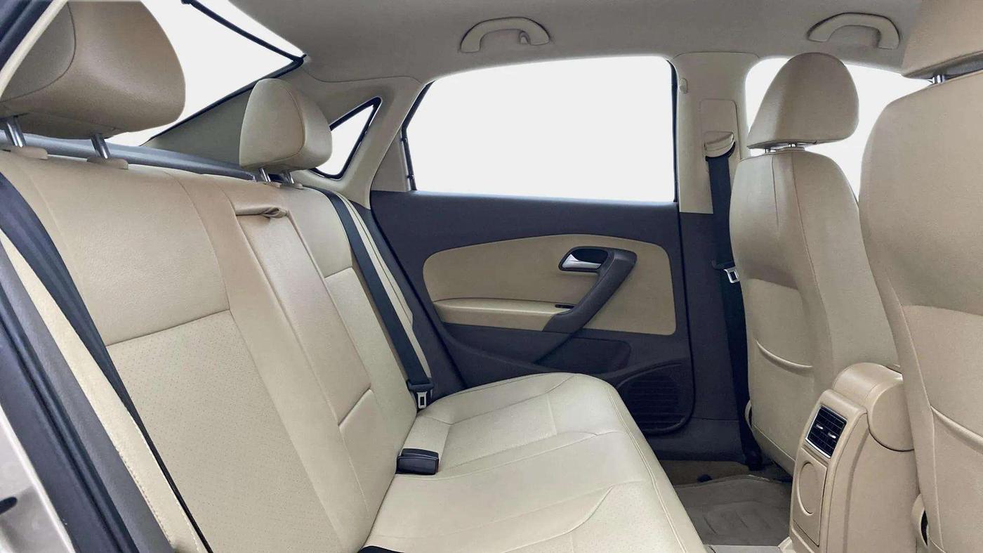 2017 Volkswagen Vento HIGHLINE 1.5 AT, Diesel, Automatic, 74,491 km, Right Side Rear Door Cabin