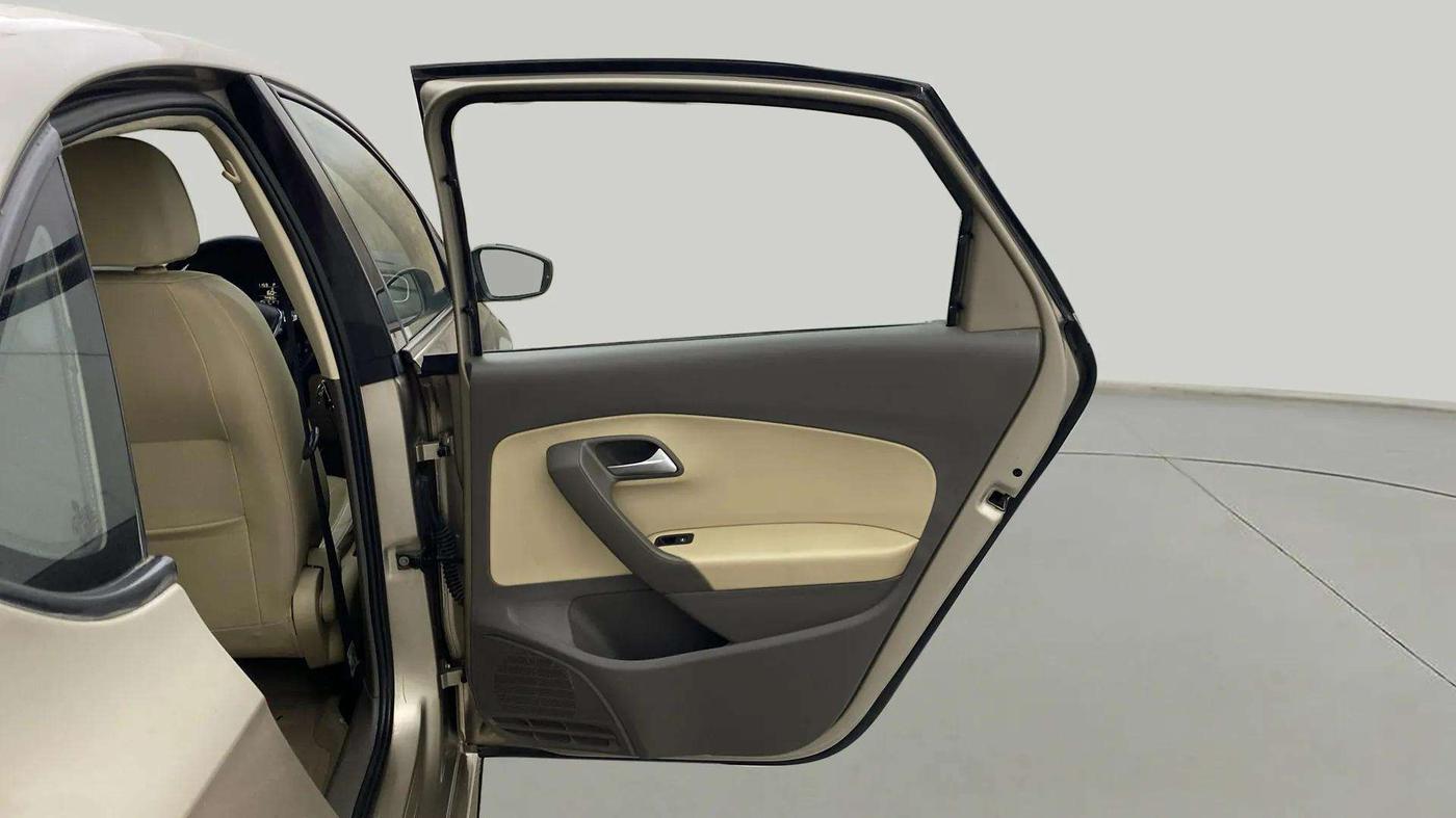 2017 Volkswagen Vento HIGHLINE 1.5 AT, Diesel, Automatic, 74,491 km, RHS Rear Door
