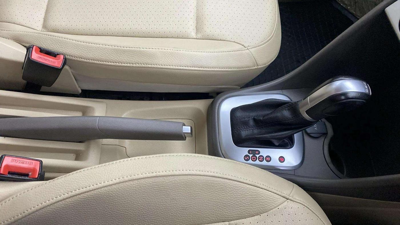 2017 Volkswagen Vento HIGHLINE 1.5 AT, Diesel, Automatic, 74,491 km, Gear Lever