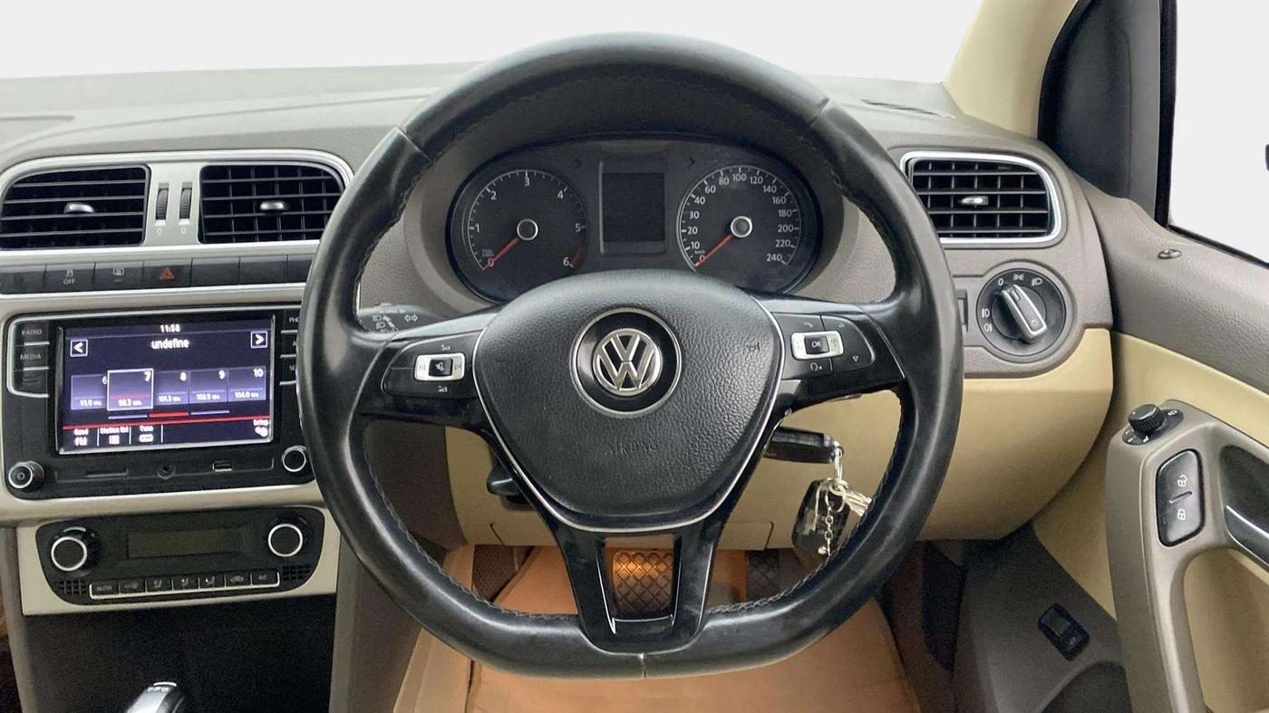 2017 Volkswagen Vento HIGHLINE 1.5 AT, Diesel, Automatic, 74,491 km, Steering Wheel Close Up