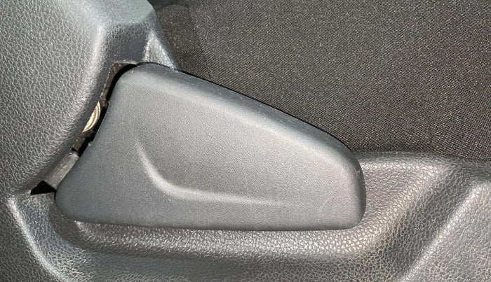 2016 Renault Kwid RXT 0.8, Petrol, Manual, 56,363 km, Driver Side Adjustment Panel
