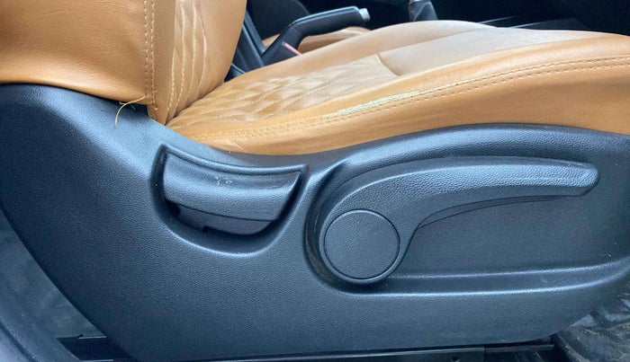 2019 Hyundai Creta SX 1.6 PETROL DUAL TONE, Petrol, Manual, 83,044 km, Driver Side Adjustment Panel