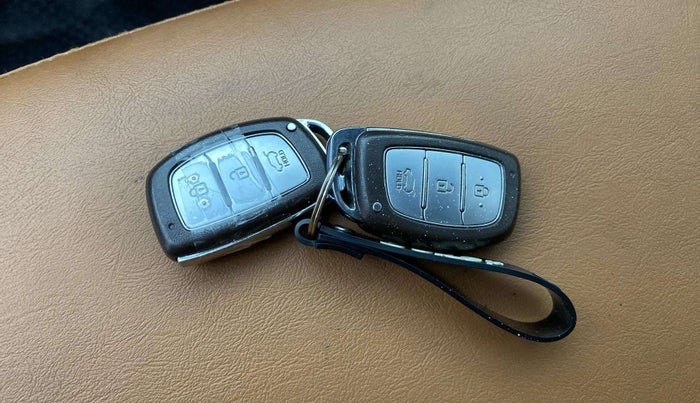 2019 Hyundai Creta SX 1.6 PETROL DUAL TONE, Petrol, Manual, 83,044 km, Key Close Up