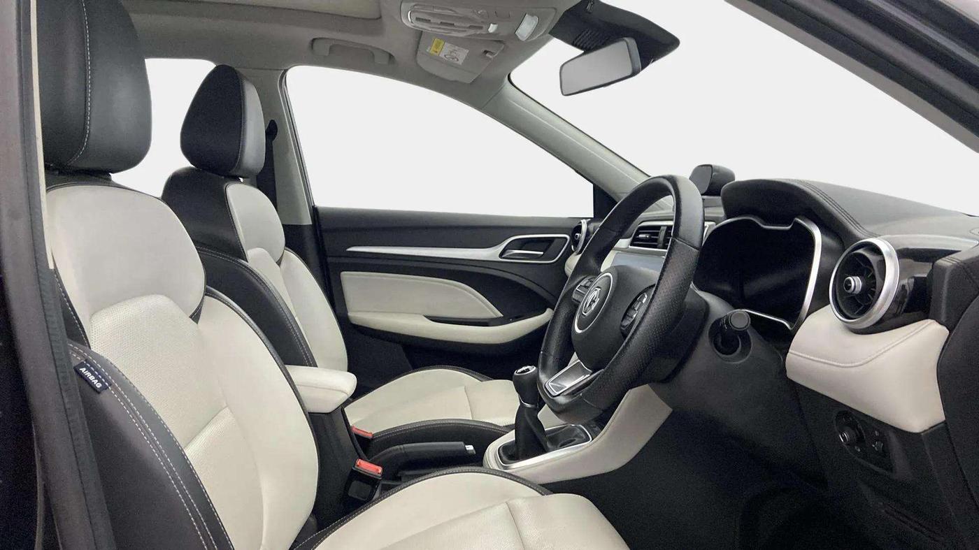 2023 MG ASTOR SHARP 1.5 MT, Petrol, Manual, 18,086 km, Right Side Front Door Cabin