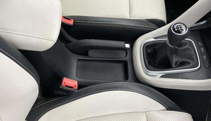 2023 MG ASTOR SHARP 1.5 MT, Petrol, Manual, 18,057 km, Gear Lever
