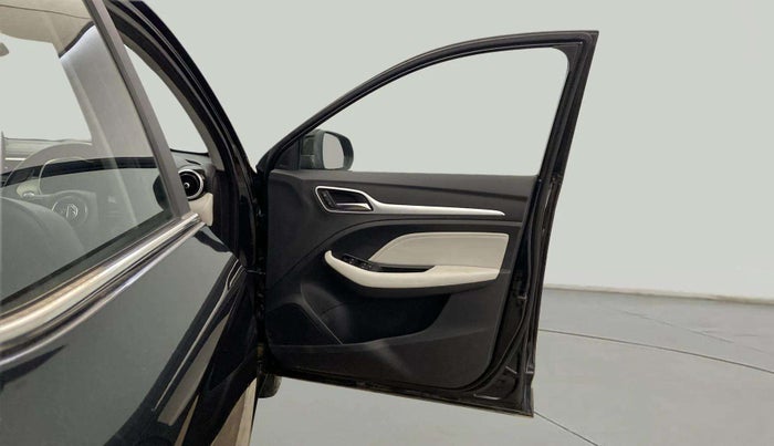 2023 MG ASTOR SHARP 1.5 MT, Petrol, Manual, 18,057 km, RHS Front Door