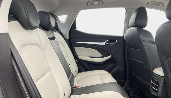 2023 MG ASTOR SHARP 1.5 MT, Petrol, Manual, 18,057 km, Right Side Rear Door Cabin