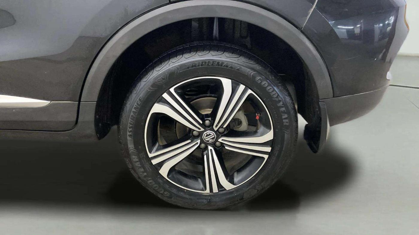 2023 MG ASTOR SHARP 1.5 MT, Petrol, Manual, 18,086 km, Left Rear Wheel