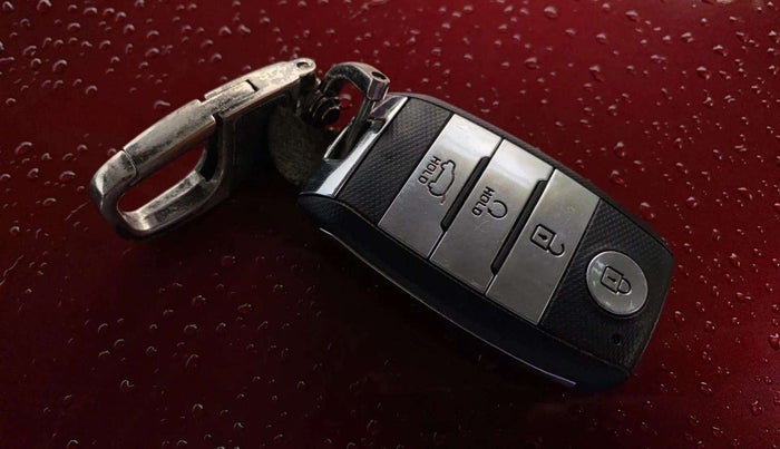 2021 KIA SONET HTX 1.0 IMT, Petrol, Manual, 26,459 km, Key Close Up
