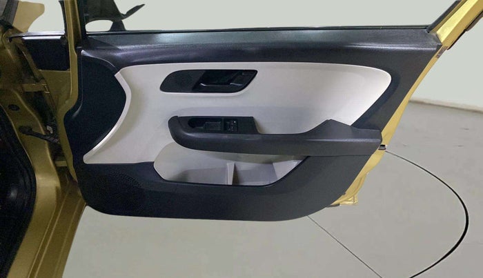 2022 Tata ALTROZ XE PETROL, Petrol, Manual, 47,859 km, Driver Side Door Panels Control